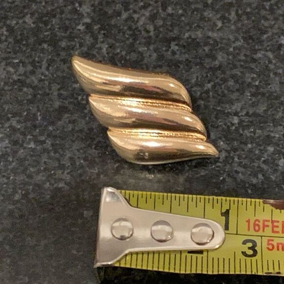 1980s Vintage Style Stud Earrings, 18k Gold Plated Sculptural Design Unisex Gift - Picture 12 of 12